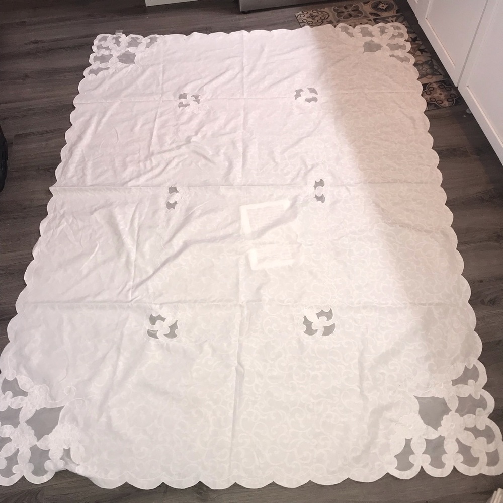 JC Penny Home Tablecloth, Battenburg Lace Design, Off White 59” W, 84” L. Used*